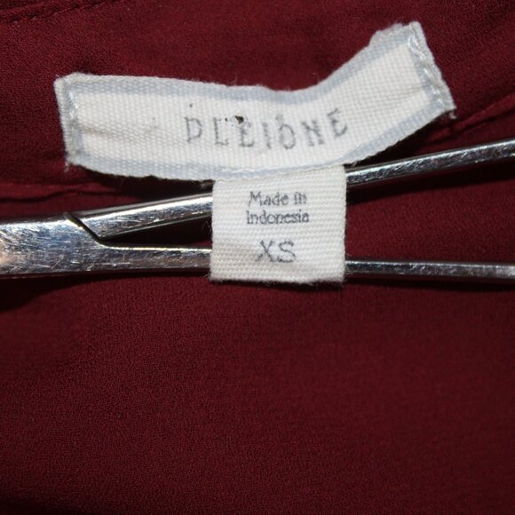 Pleione Top Sz XS Burgundy Red Collared Hi Lo Buttons 100% Polyester Top - Picture 12 of 15